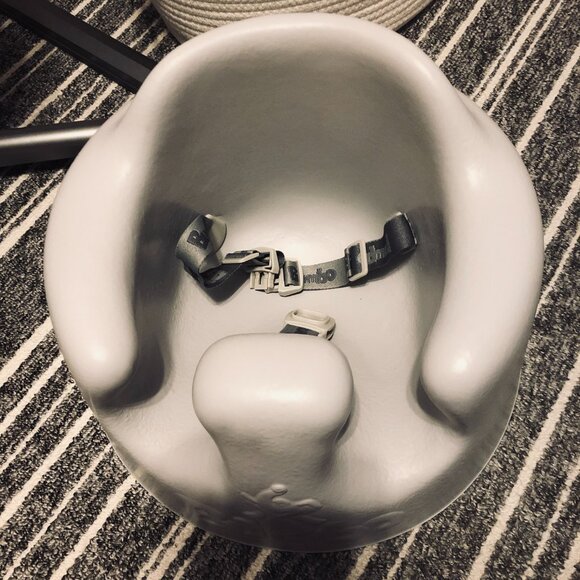 NIB Bumbo Floor Seat Cool Grey w/ Safety Straps Harness Baby Support Chair 3-12M - Picture 3 of 6